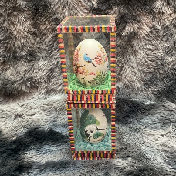 Vintage Oriental Hand-Painted Eggs In Display Cases - Picture 10 of 16